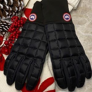 Men’s size medium Canada Goose gloves